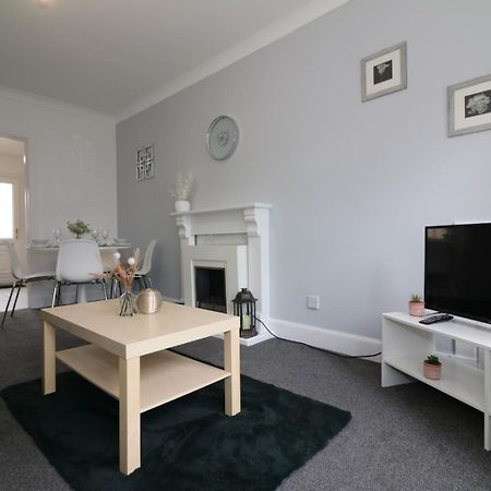 Signature - Gartlea House Apartment Airdrie Bagian luar foto