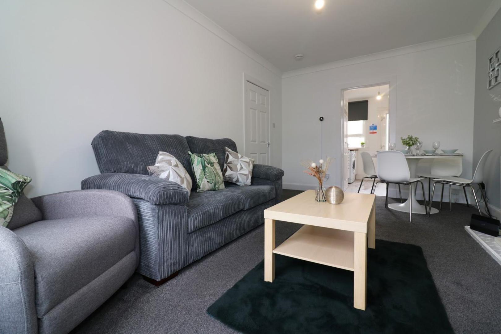 Signature - Gartlea House Apartment Airdrie Bagian luar foto