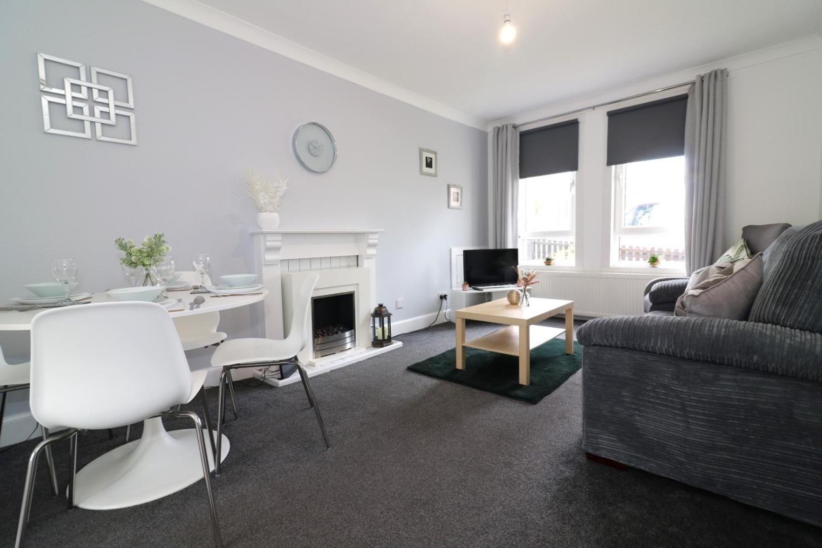 Signature - Gartlea House Apartment Airdrie Bagian luar foto