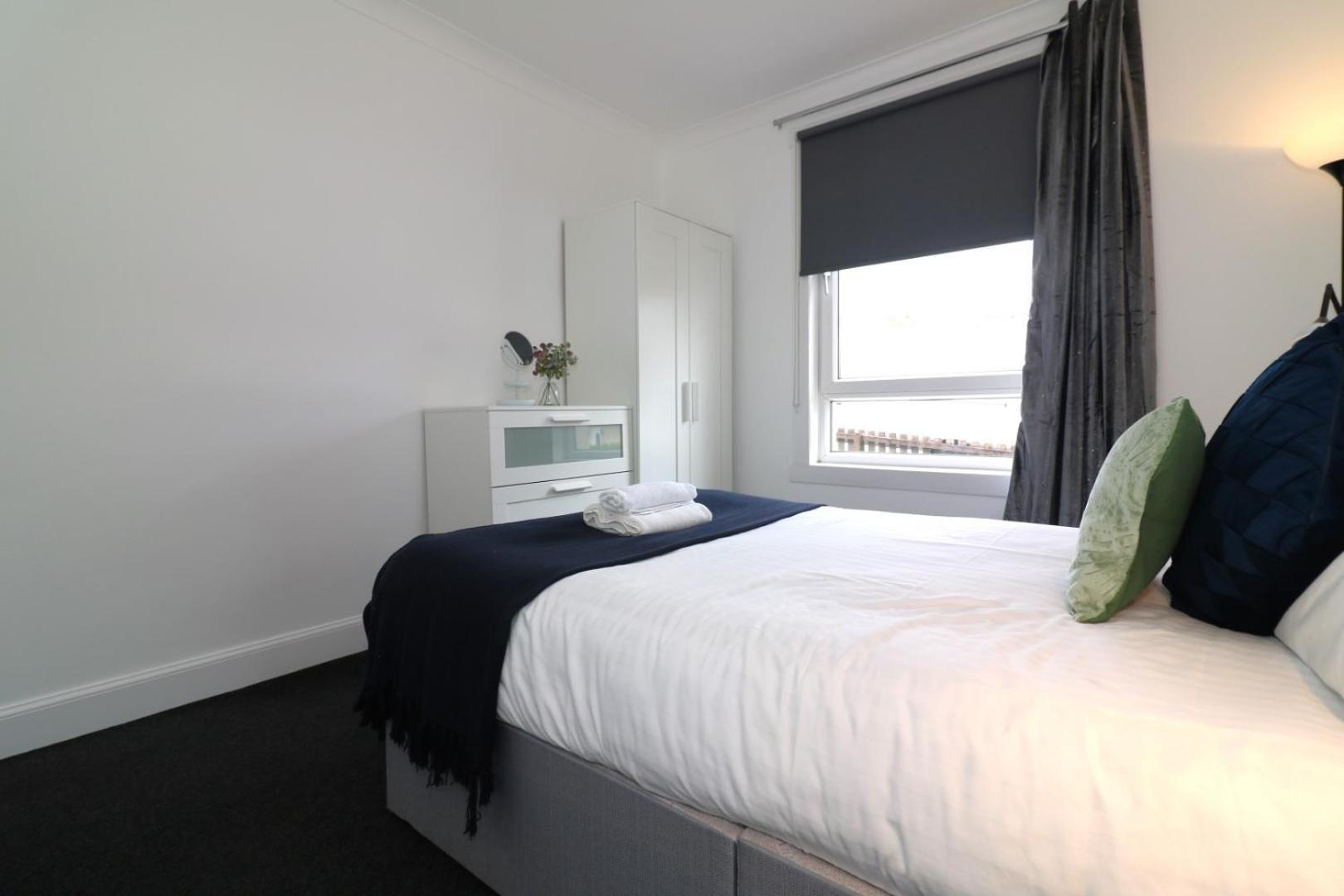 Signature - Gartlea House Apartment Airdrie Bagian luar foto