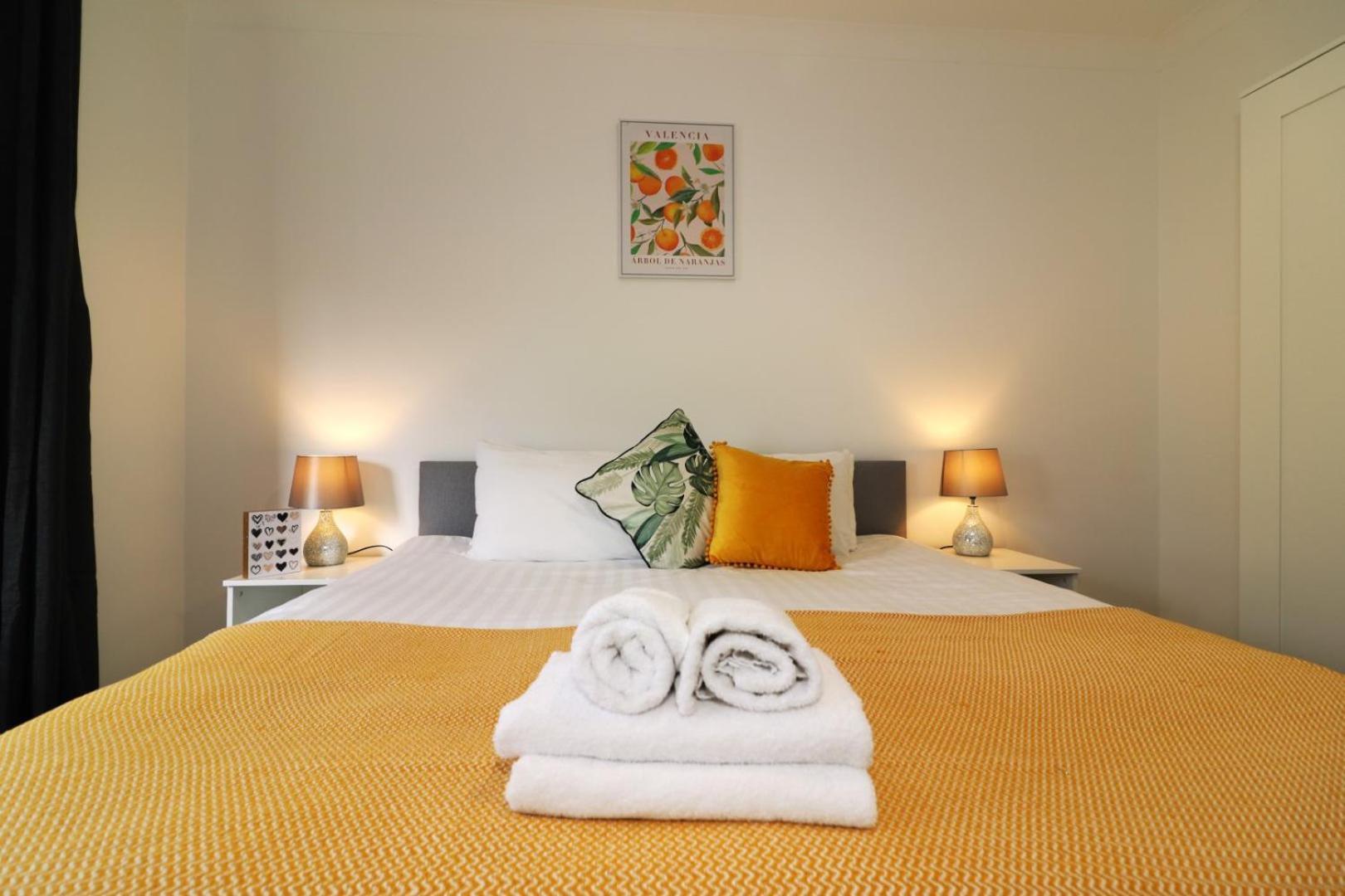 Signature - Gartlea House Apartment Airdrie Bagian luar foto