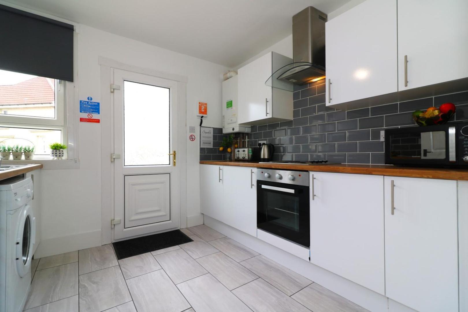 Signature - Gartlea House Apartment Airdrie Bagian luar foto